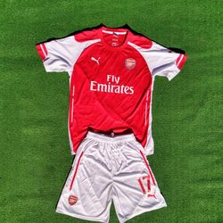 Retro Arsenal Gunners Puma EPL 2013 Spain Nacho Monreal 17 Home Jersey/Shorts Kit