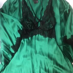 NEW!!! Victorias Secret Holiday Emerald Green Silk Robe and Satin & Lace Slip - S - NWT