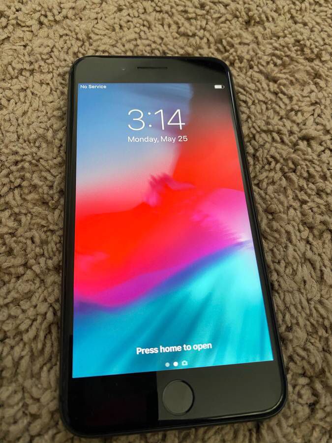 iPhone 8 Plus unlocked 64 gig excellent condition