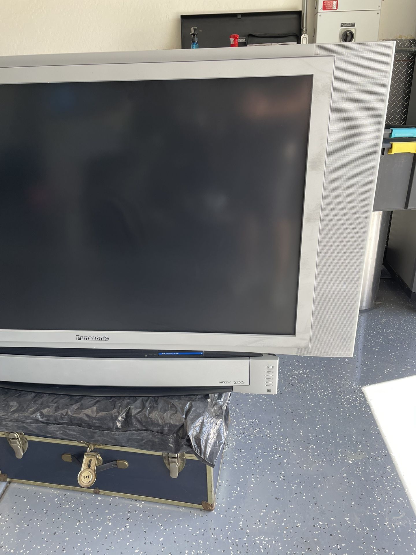 Panasonic Silver Projection 50” TV Model No: PT50LC14
