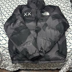 Northface 700 X Kaws 
