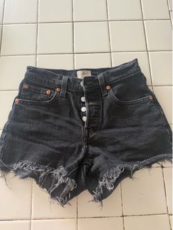 Levi’s 501 shorts size 24