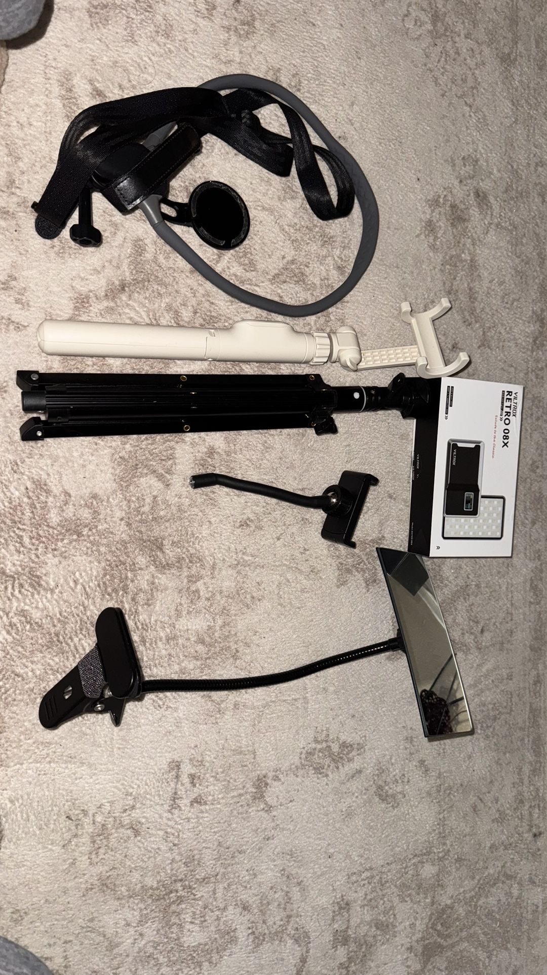 iPhone 16 Plus Vlogging Kit Tripod Lighting Pov