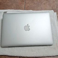 Apple MacBook Pro 13" (Retina, Early 20 as15) - Model A1502