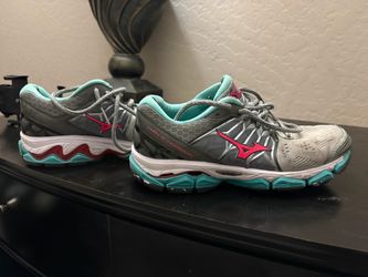 Mizuno Wave Horizon Running Shoes