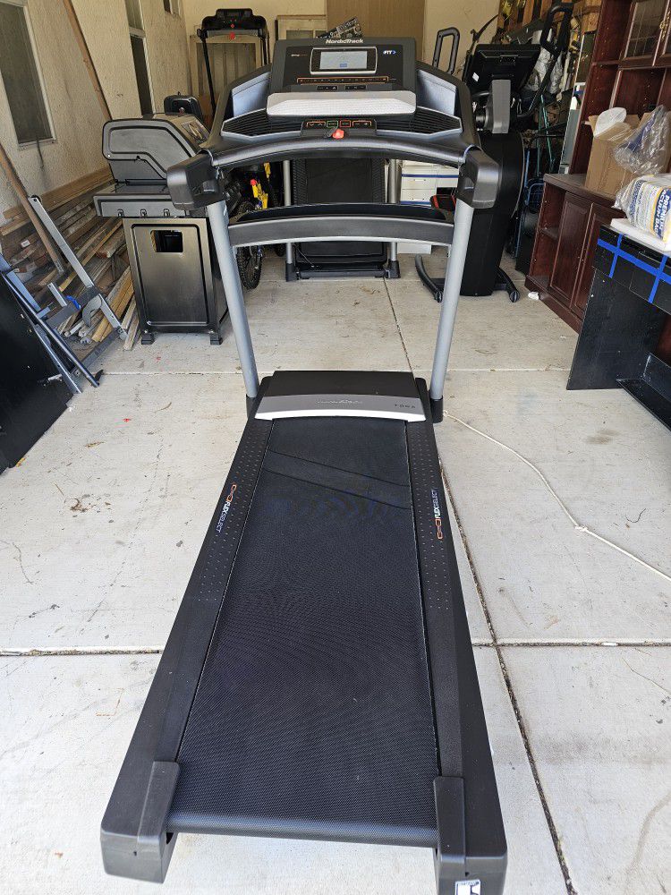 Nordictrack treadmill commercial 9.5 custom 7 inch touchscreen 
