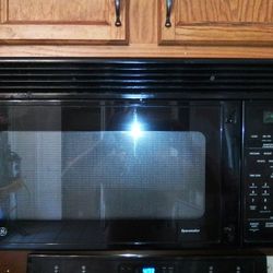 G.E Spacemaker Microwave 