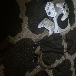 Xbox series S, 3 Controllers, Wires