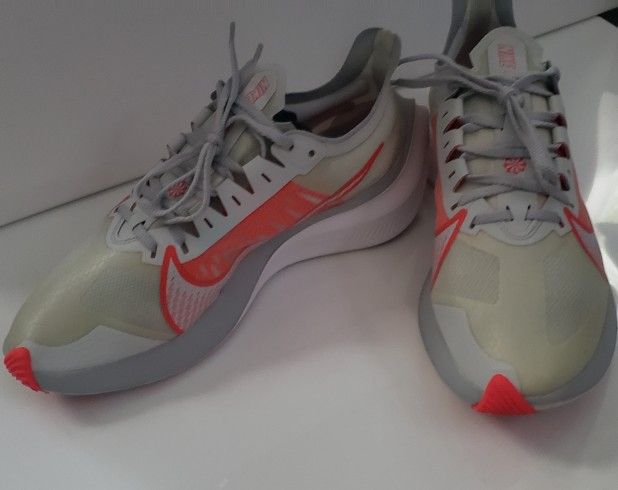 Nike Zoom Gravity Running Shoes Size 8 Orange Gray White