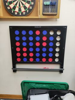 Giant connect 4 - mounts to wall