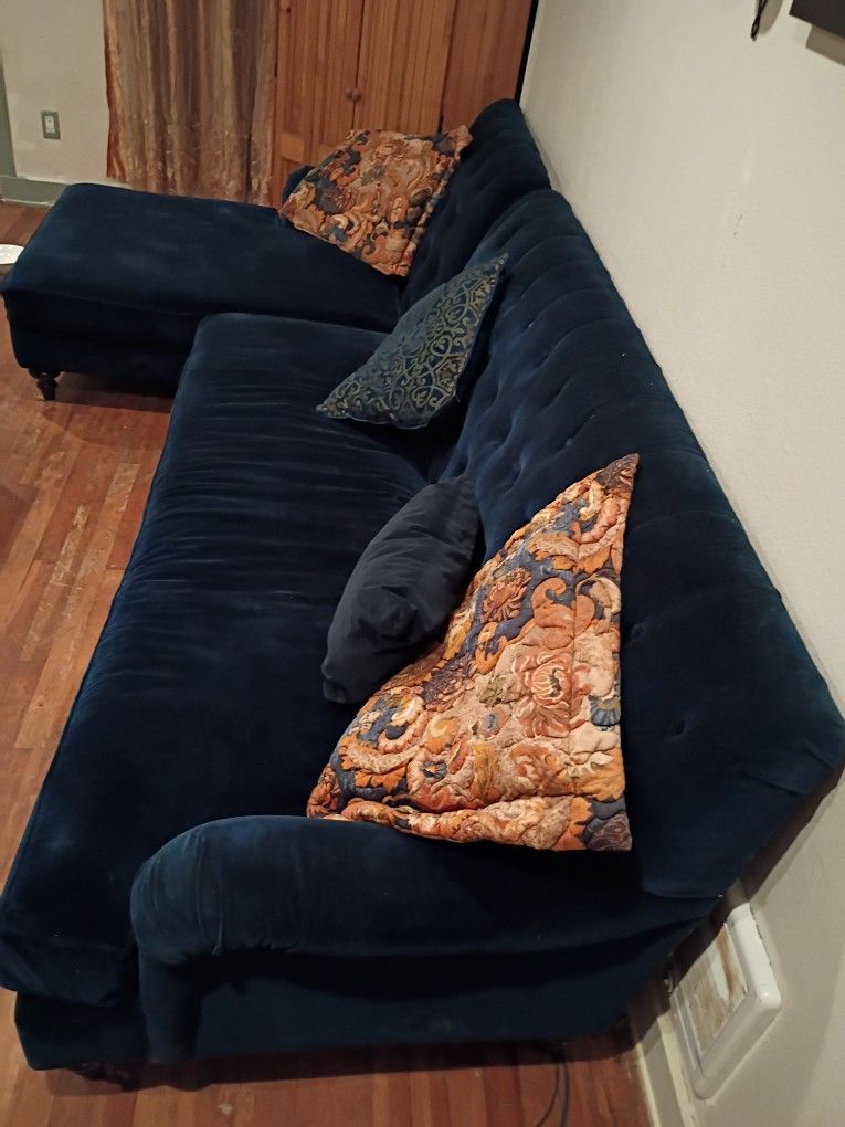 .💙 Deep Blue Velvet L-Shaped Sectional – Tufted – Down Cushions