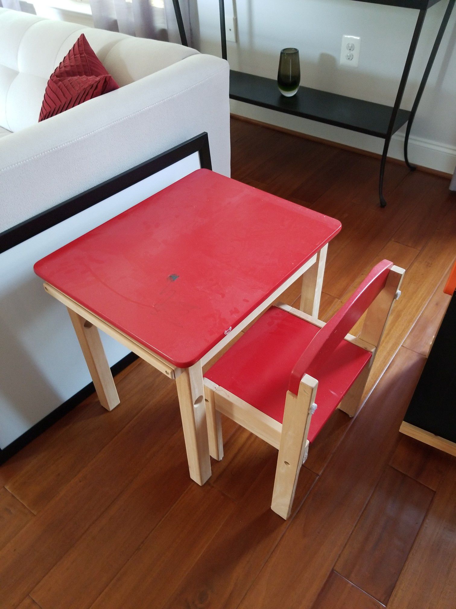 Child's table & chair, easel.