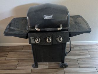 Dyna-Glo 3 Burner Gas Grill
With Propane