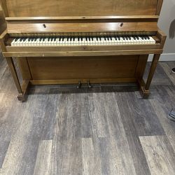 Jesse French & Sons Piano with bench