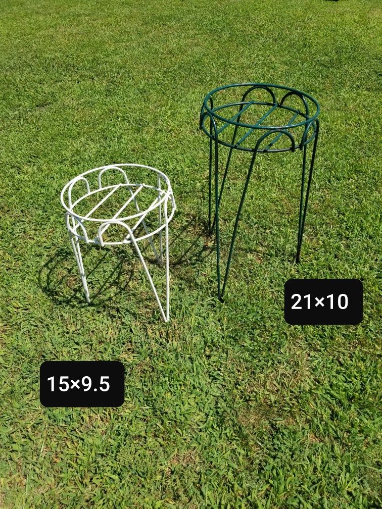 3 Plant stands 1 Plant 