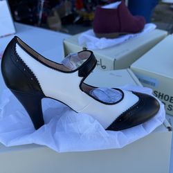 J Adam’s Kym size 8 black n white