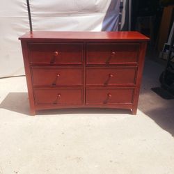 Dresser 