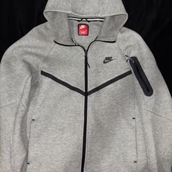 Pre Owned Heather Grey Nike Tech Size Small