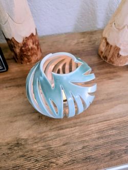 Ceramic tealight holder