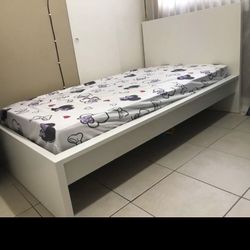 Bed Whit Mattress Included