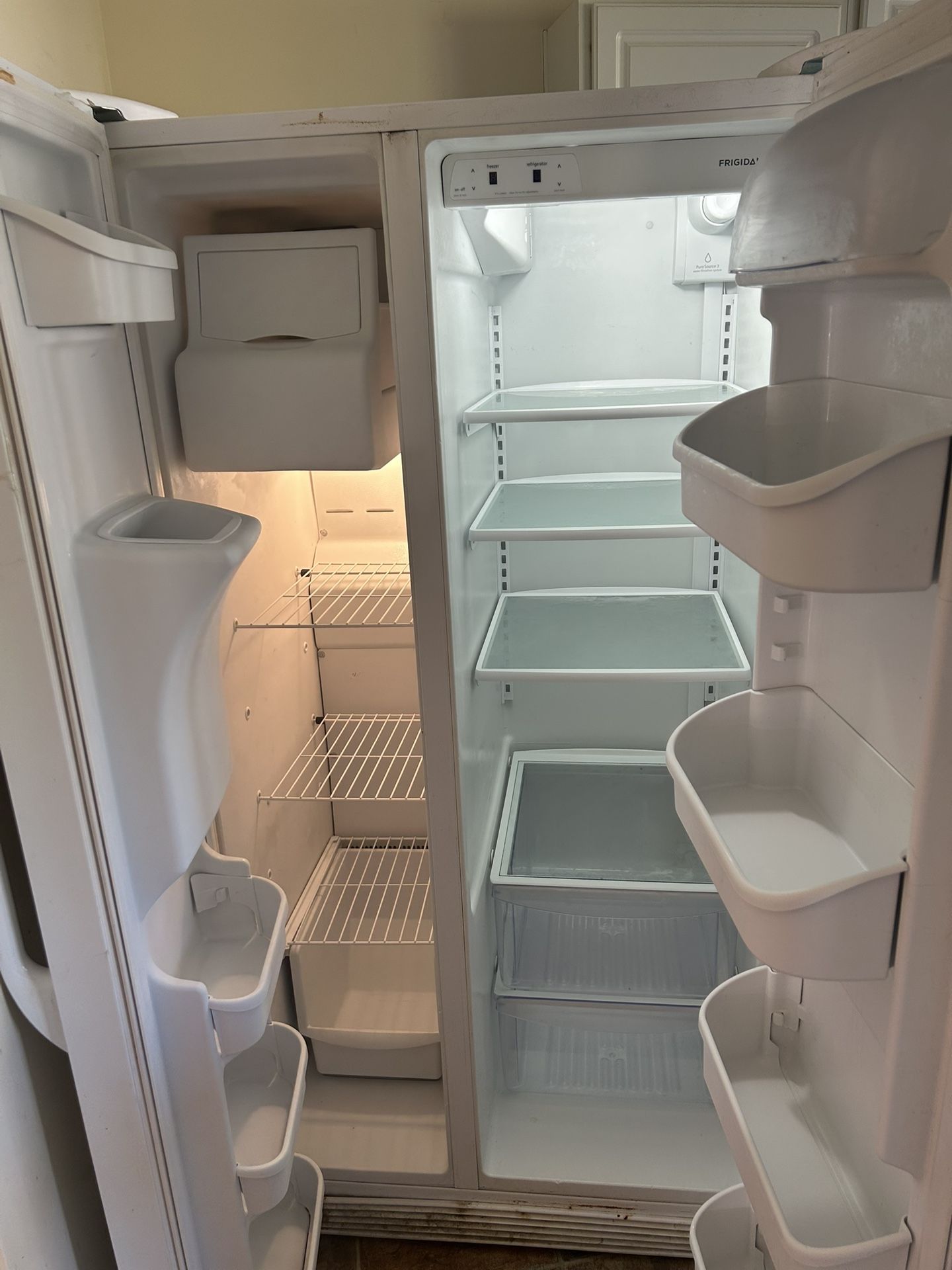 Frigid Double Doors With Ice Maker