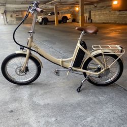 Blix Vika folding E-bikes Set Of 3 , Cream, Racing Green, Red (used once for family reunion)