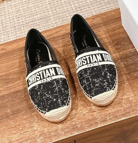 Classic fisherman shoes