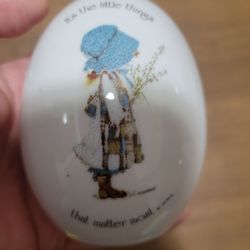 1976 Vintage Holly Hobbie Porcelain Egg "Its the little things that matter most"