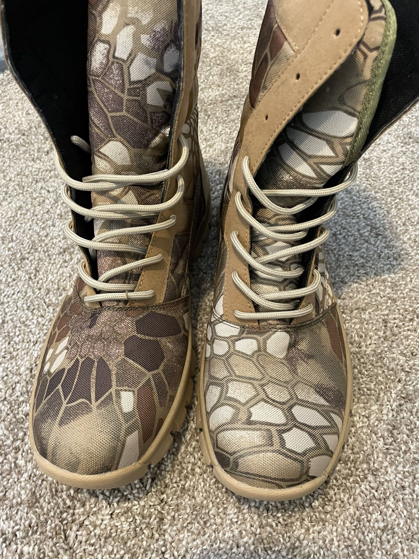 light camo boots