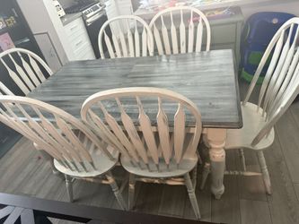 Table And 6 Chairs With Leaf To Make It Bigger 