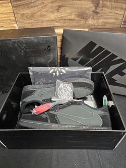 Used Jordan 1 Travis Scott Phantom