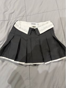 13DE MARZO  Bear Loin Pleated Skirt missing bear