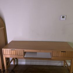 Thousand Oaks Wood Scalloped Desk