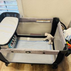  Graco Pack n Play Travel Dome DLX Playard, AstinGraco Pack n Play