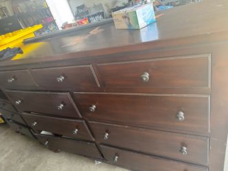 Queen bedroom set
