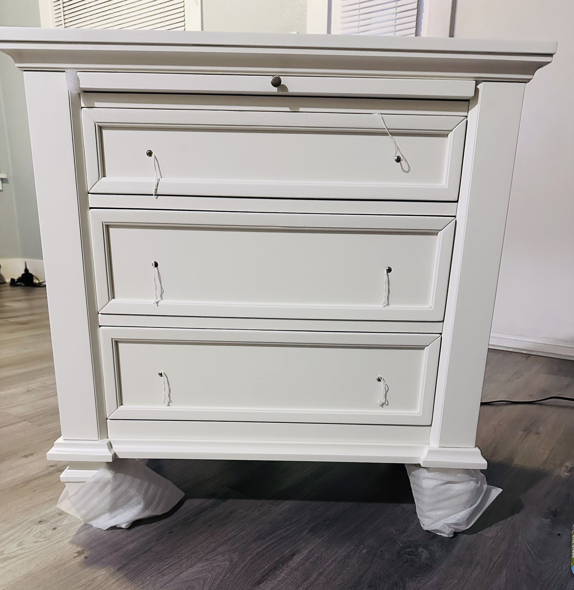 Queen Size Bedroom Set
