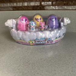 BRAND NEW HATCHIMALS ALIVE SPRING BASKET WITH 6 MINI FIGURES, 3 SELF HATCHING EGGS $12 EACH