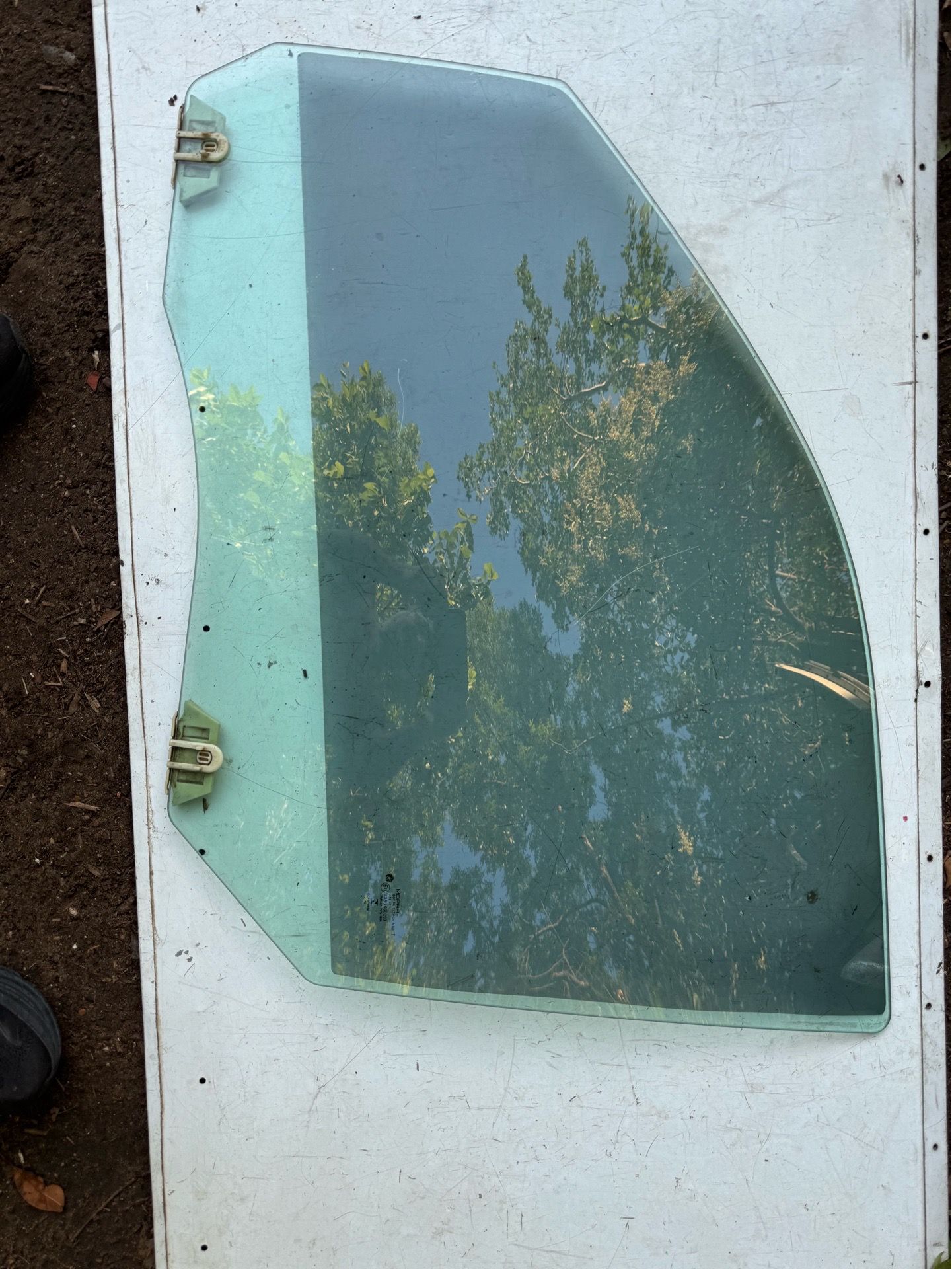 2009-2018 Dodge Ram door glass