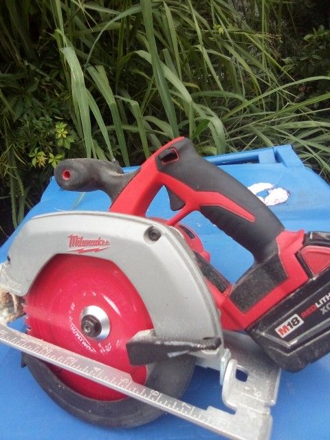 Milwaukee Cordless Saw