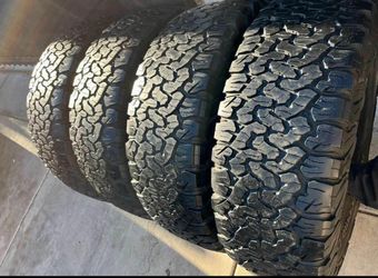 245/75/17 Bfgoodich Ko2 set de Tires en perfectas condiciones de vid alas 4