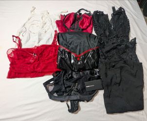 9 Pieces of Women's Lingerie / Sleepwear Size Large / XL