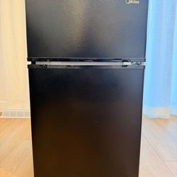 Mini Fridge W/freezer