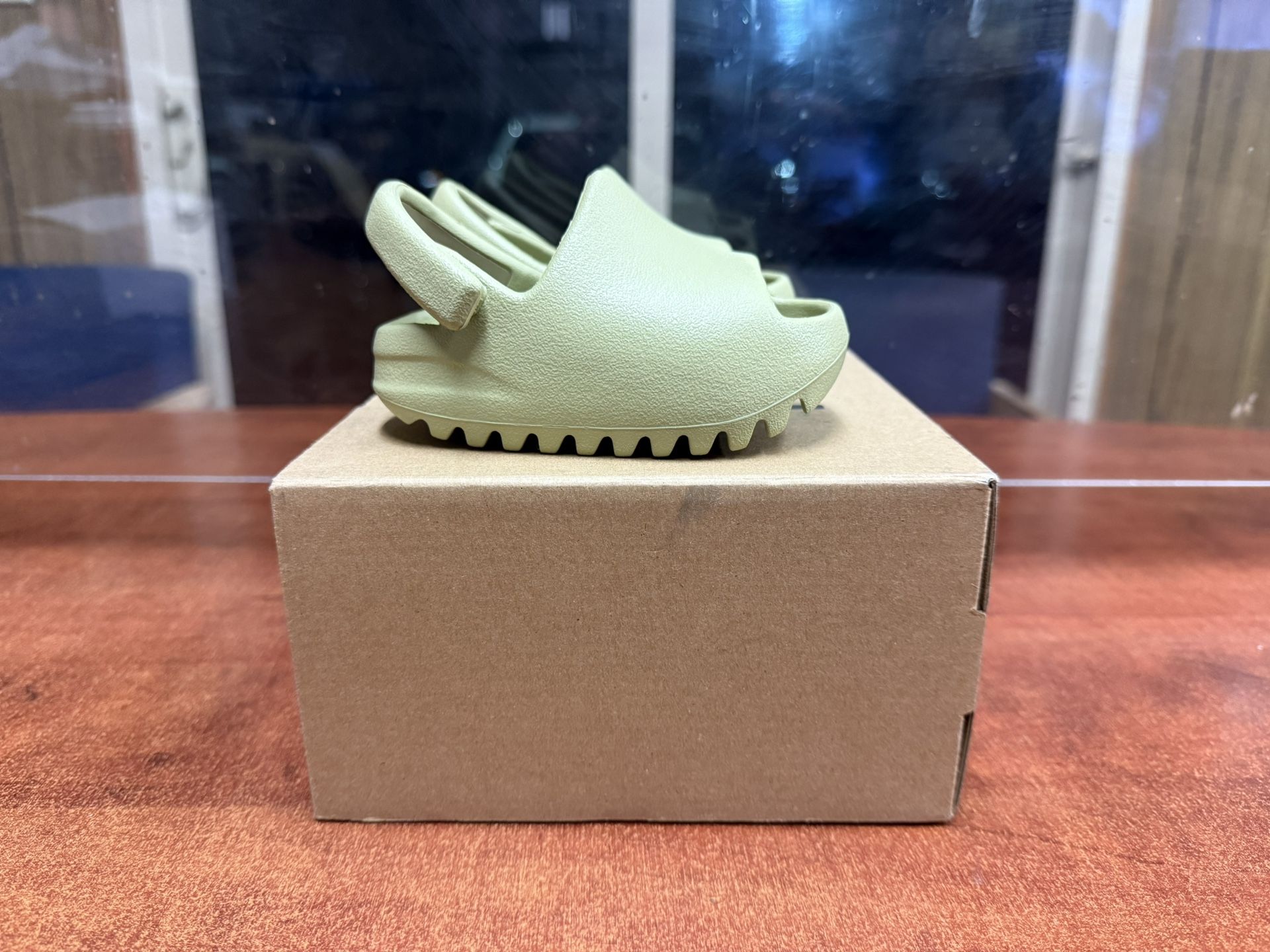 Yeezy Slide Resin Resin 4K