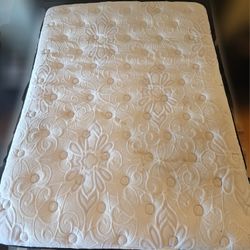 12" queen mattress in great condition