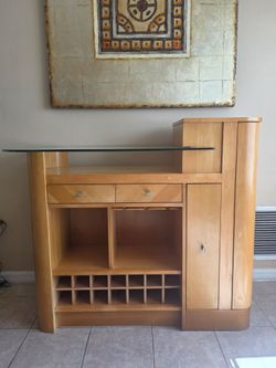 Fairmont Designs Master Bar Cabinet – Maple Finish w/ Glass Top