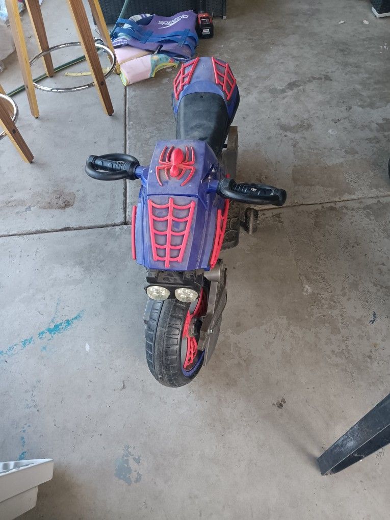 marvel Spider man 6v Battery Powered motorcycle ride on toy for boys by Huffy