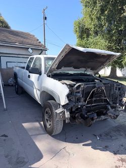 2003 chevy Silverado 2500HD PART OUT!
