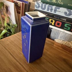 Vintage Japanese 1970’s Deadstock Fukagawa Porcelain Vase Limited Edition Chinoiserie Blue White And Gold Painted  6” Vase 