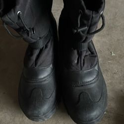 Snow boots men, size 12