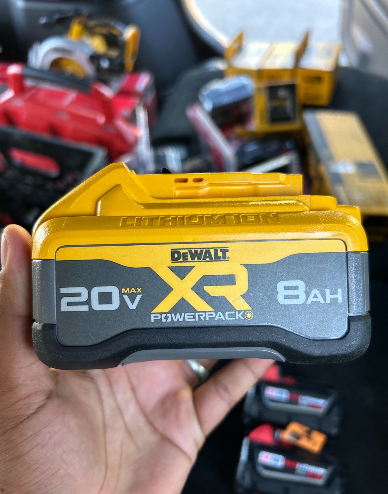 Dewalt 8ah power pack battery
